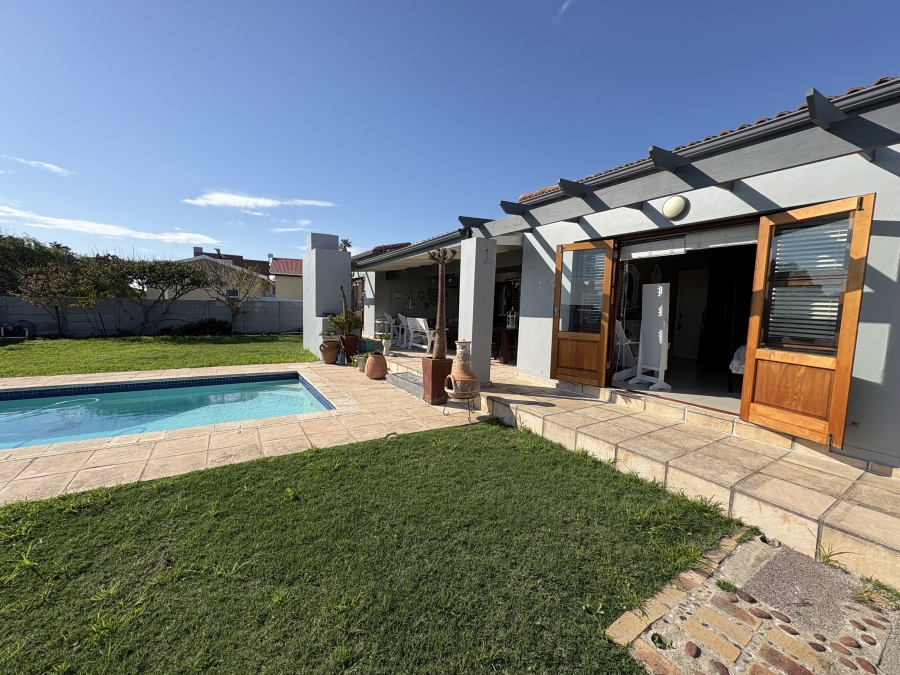 4 Bedroom Property for Sale in Yzerfontein Western Cape
